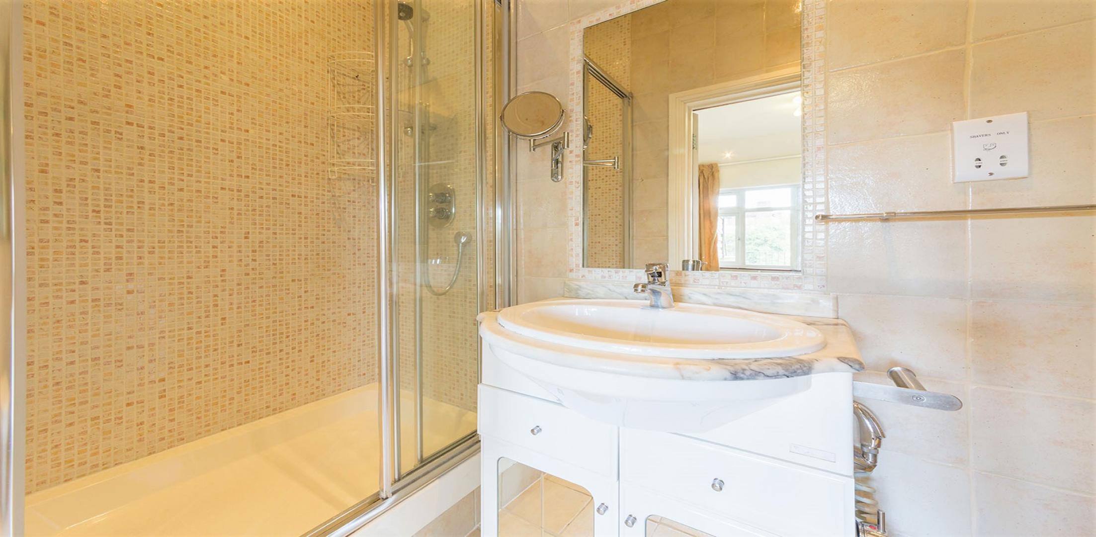 			2 Bedroom, 1 bath, 1 reception Flat			 Park Drive, GOLDERS GREEN